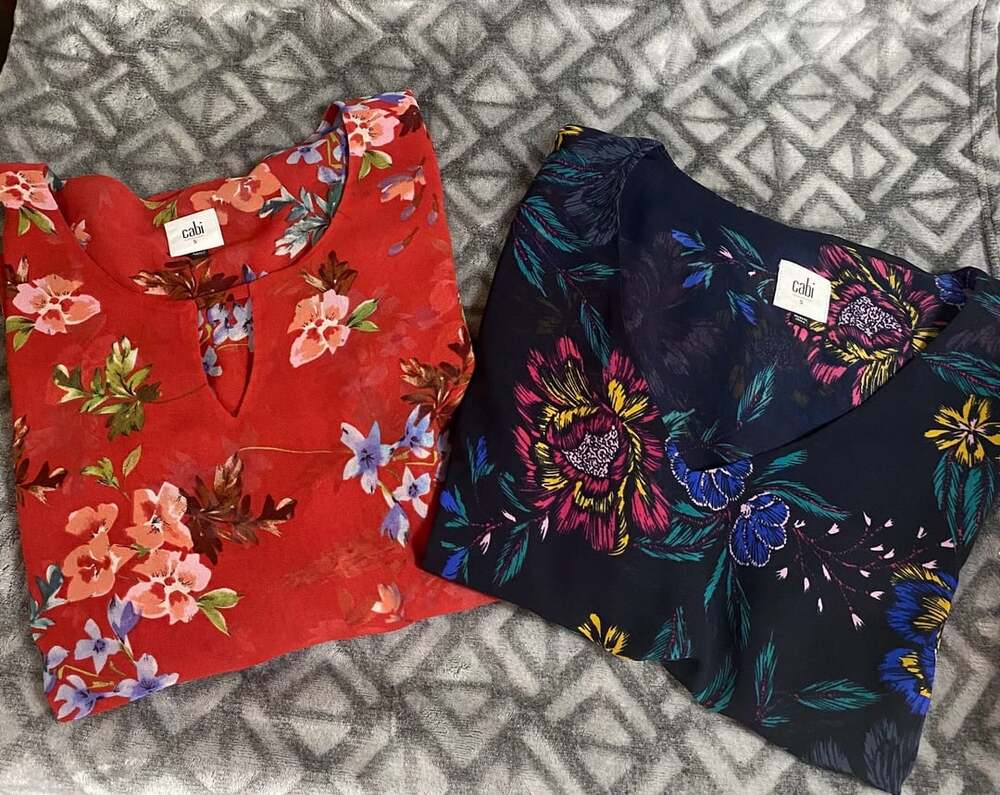 2 Cabi Olivia Floral Blouses Size S Bell Sleeve Pullover boho fall floral